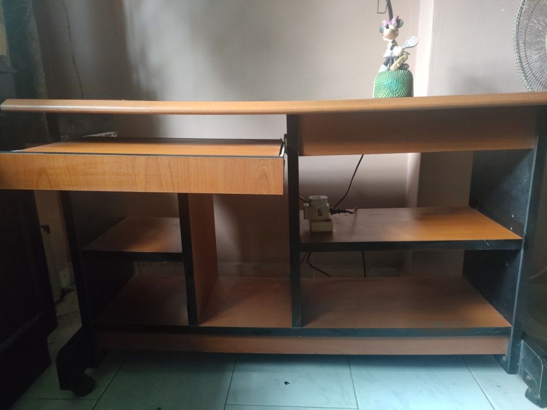 Solid wood table on wheels65075291913858113