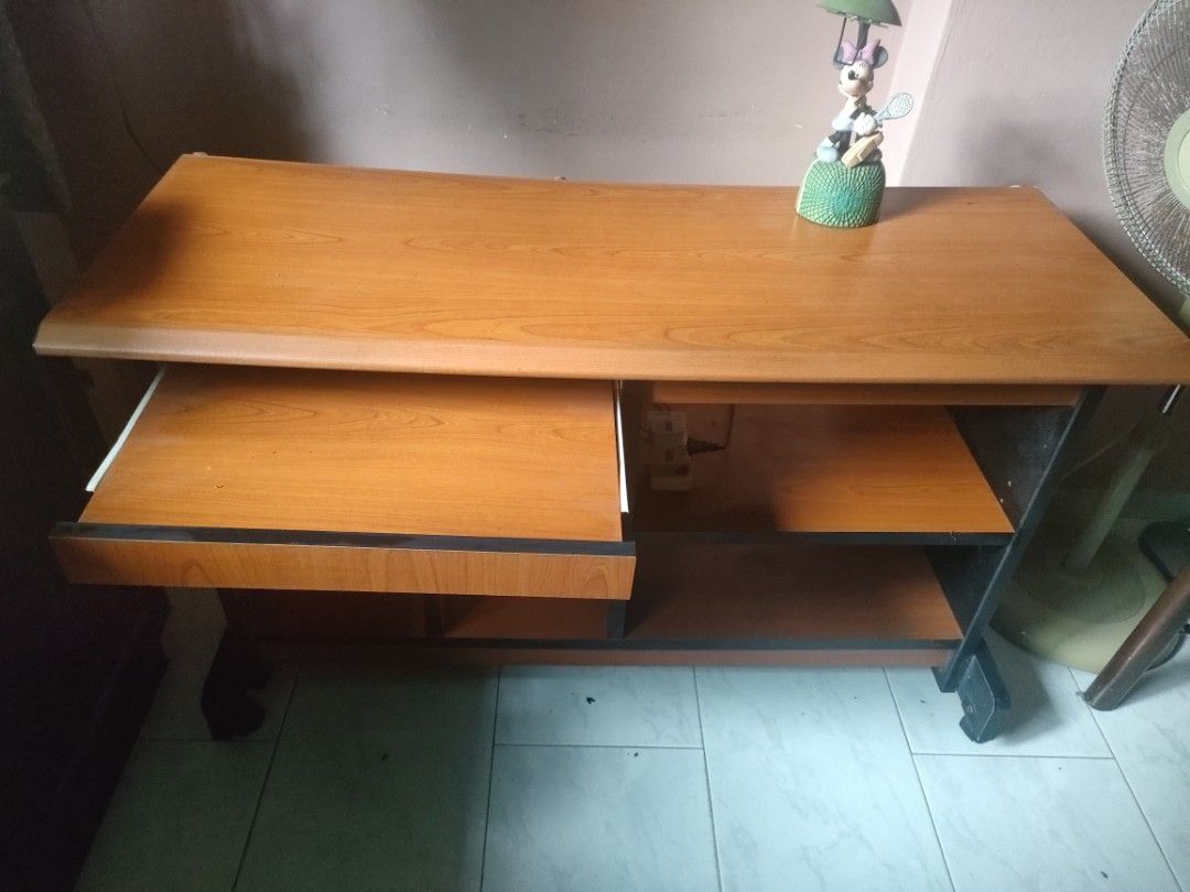 Solid wood table on wheels65075291913858112