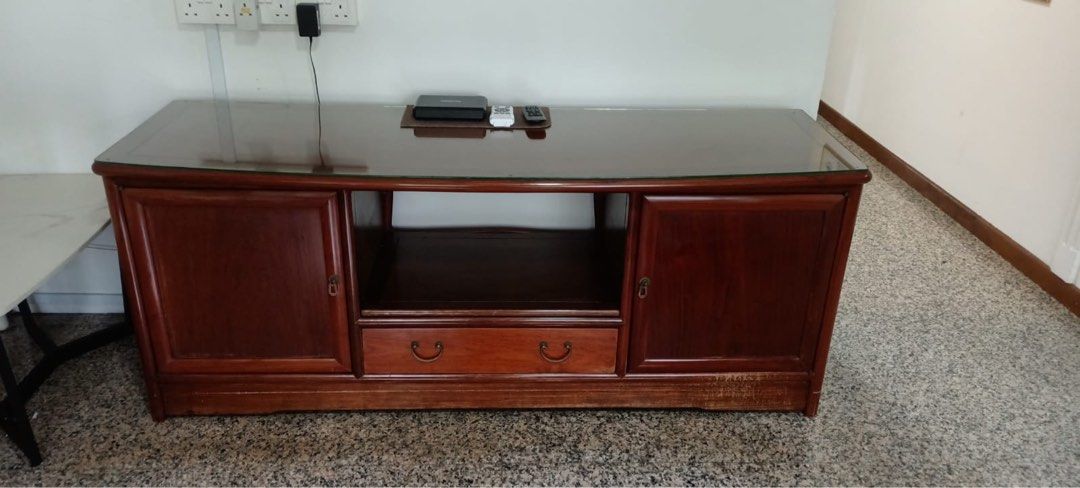 Table set (Category: Tables & Sets) located in Singapore. Submitted by annaprs (Listing ID 1368483184, Image 1). Description: Do chat if you would like to know more or up for negotiation .