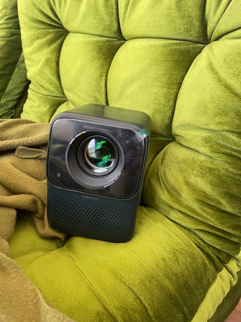 Wanbo T2 Max (Category: Projectors) located in Cagayan de Oro. Submitted by closetcleanupppp (Listing ID 1368442915, Image 1). Description: With complete inclusions.