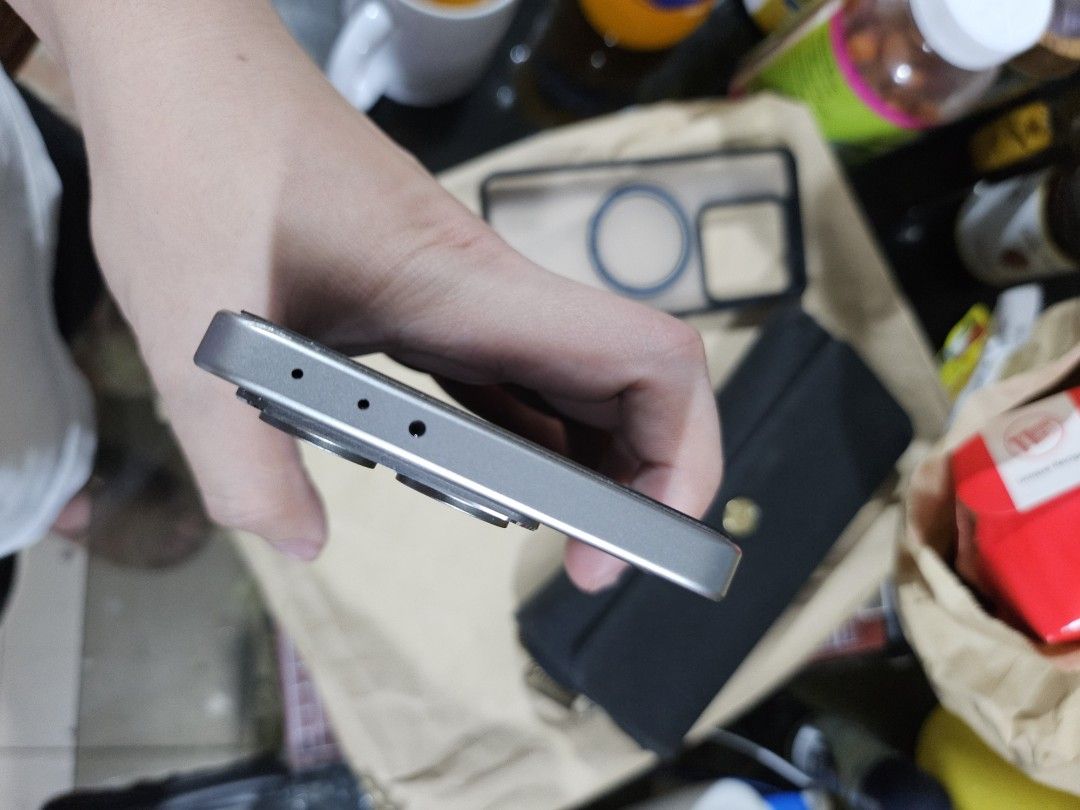 Xiaomi 14T Open swap (Category: Xiaomi) located in Manila. Submitted by christian40838 (Listing ID 1368572171, Image 2). Description: Straight swap sa Xiaomi 13 Offer sa other device Xiaomi 14T Titan Grey 12/512GB Smart Devil TG installed With box + cases Issue: Small dent (check last pic) doesn't affect performance. Meetup: Marikina, Cubao area..