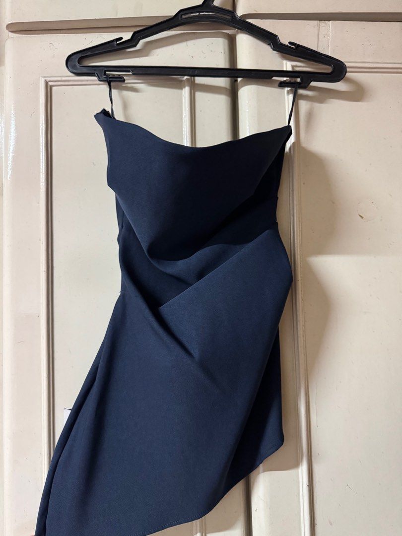 Zara Asymmetric Ruffled Top (Navy Blue) (Category: Shirts) located in Manila. Submitted by doremicarteu (Listing ID 1368559286, Image 3). Description: Brand new / Never used.