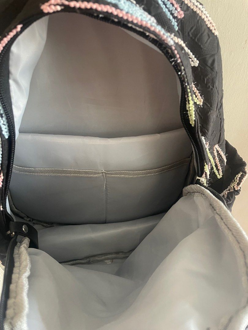 Backpack (Category: Backpacks) located in Singapore. Submitted by imcad (Listing ID 1368594244, Image 3). Description: .