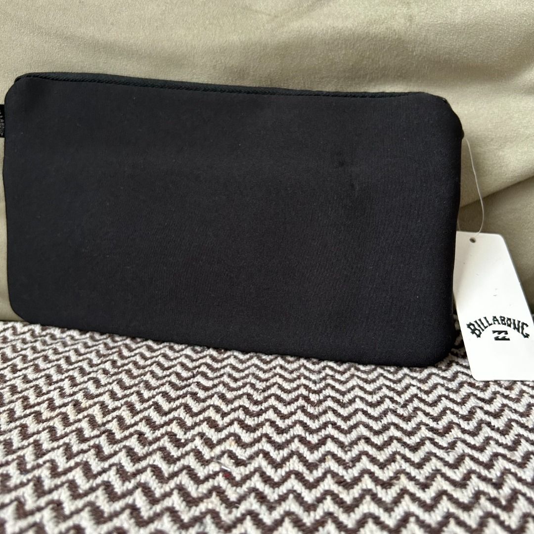 Billabong Pouch (Category: Belt bags, Clutches and Pouches) located in Paranaque City. Submitted by wolfhill (Listing ID 1368746280, Image 2). Description: 100% brand new and authentic from the USA!.