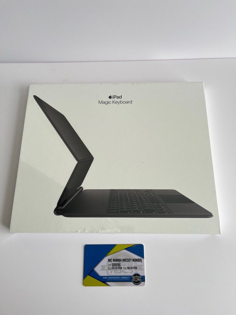 Apple 12.9-inch iPad Pro Magic Keyboard Black (Category: Other Accessories) located in Taguig. Submitted by micmamba24 (Listing ID 1368591352, Image 1). Description: FOR SALE ONLY (NO TRADES): BRAND NEW/SEALED ORIGINAL/AUTHENTIC/LEGIT BELOW SRP COMES WITH PAPER BAG Apple 12.9-inch iPad Magic Keyboard Black Product specifications: https://support.apple.com/en-ph/111937 Compatible models: iPad Pro 12.9-inch (6th generation) iPad Pro 12.9-inch (5th 