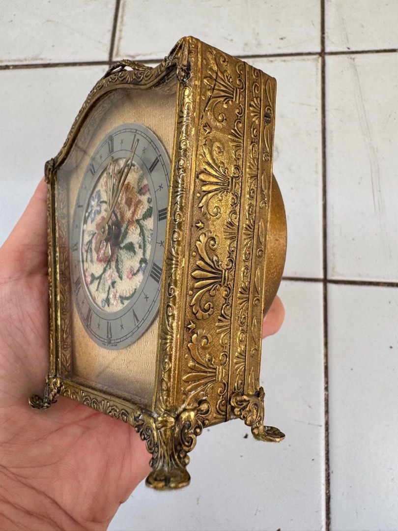 clock (Category: Vintage Collectibles) located in Kuala Lumpur. Submitted by rashdanmasrud (Listing ID 1368679674, Image 3). Description: .
