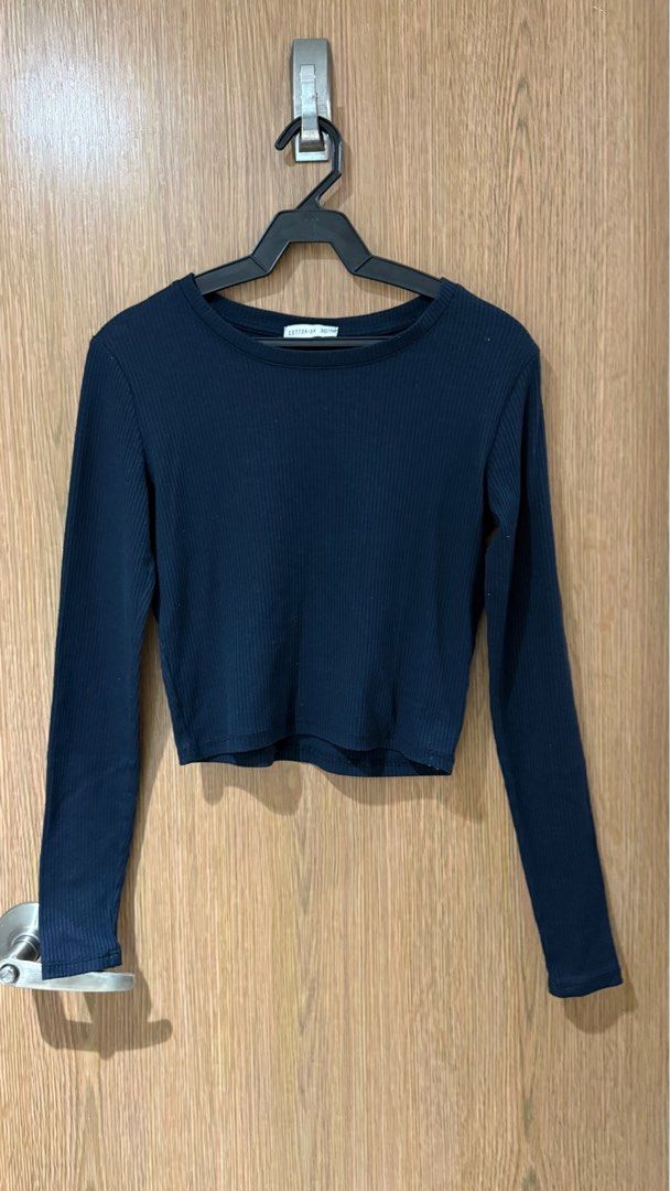 Cotton On Black Cropped Long Sleeves (Category: Longsleeves) located in Makati City. Submitted by elleydeclutters (Listing ID 1368699821, Image 3). Description: .