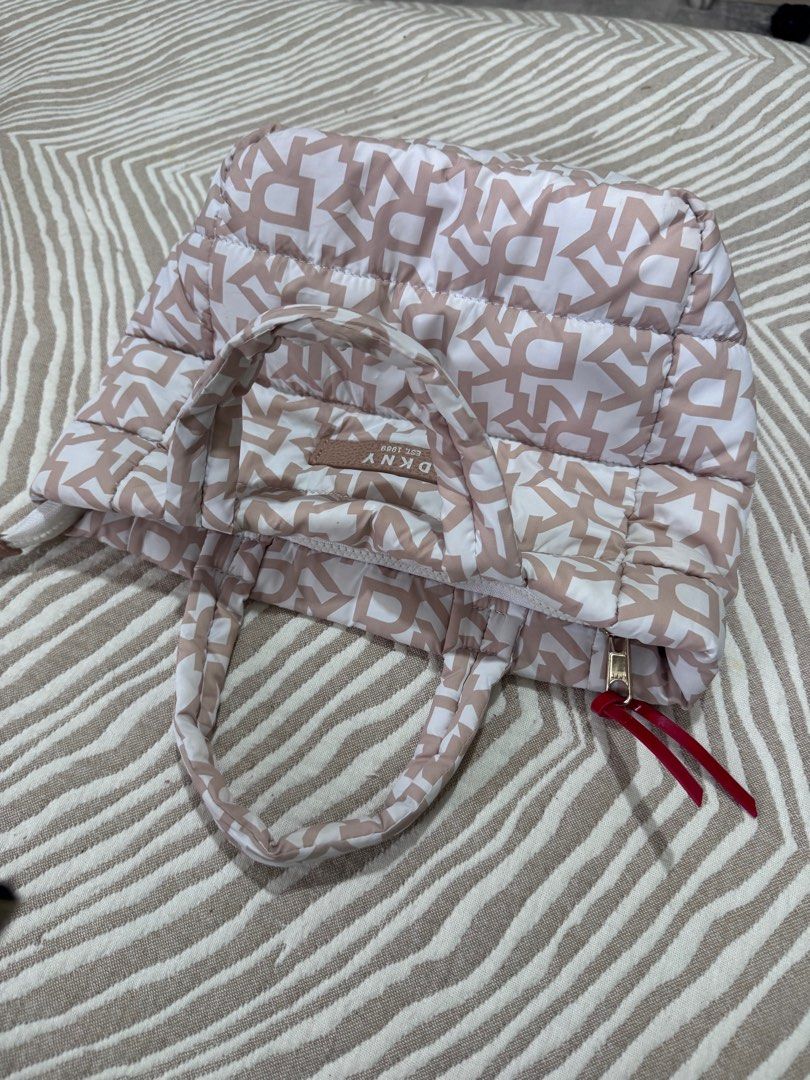 DKNY (Category: Bags & Wallets) located in Kapar. Submitted by gmaimai (Listing ID 1368596027, Image 3). Description: boleh letak make up; telekung etc; buat hbag jenjalan oso can. Beli kat dubai..