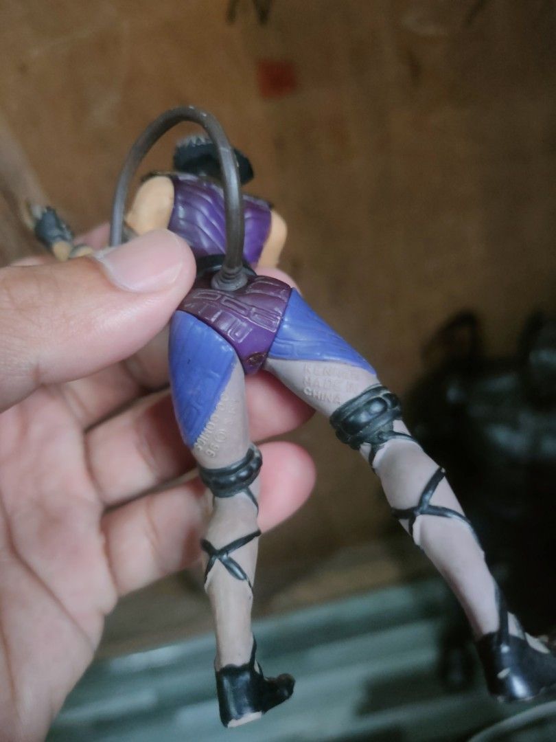 egyptian catwoman 1996 kenner (Category: Figurines & Statues) located in Pasig City. Submitted by laruannijearly (Listing ID 1368676521, Image 3). Description: issue minimal chips no accesories no box.