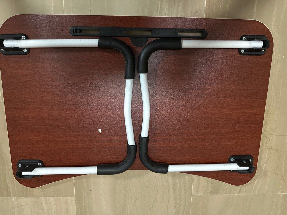 Foldable Table (Category: Other Home Furniture) located in Singapore. Submitted by yiling43 (Listing ID 1368647589, Image 2). Description: Foldable table .