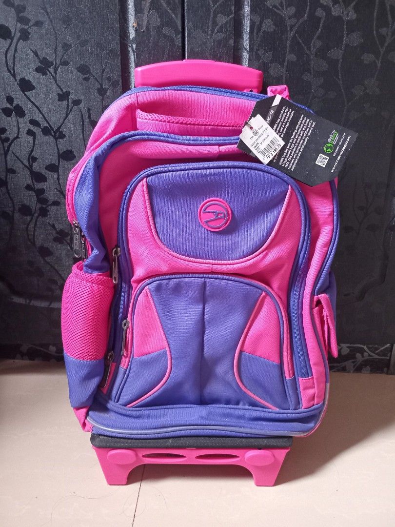 Hawk Trolley Bag for School Kids (Category: Luggage) located in Manila. Submitted by sashaclaires.x.x (Listing ID 1368666718, Image 3). Description: NAGAMIT SAGLIT LANG NO ISSUE WITH OG TAG, 3K SIYA 🩷 GET NIYO NA 🫶🏻.