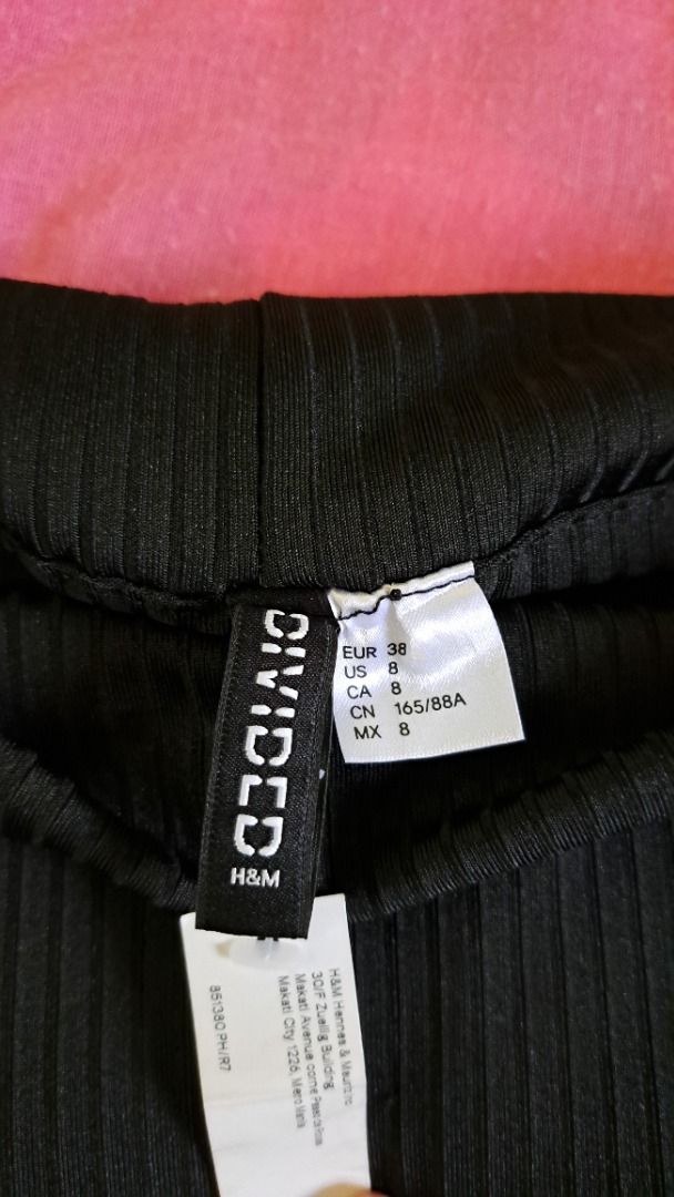 H&M Black off-shoulder dress (Category: Dresses) located in Victoria. Submitted by withlovesue (Listing ID 1368582164, Image 2). Description: Description: Black off-shoulder dress Size: M Price: Php200.00 Brand: Divided by H&M Condition: Like new Color: Black RFS: Decluttering PAYMENT CHANNELS • Gcash • Maya • BDO DELIVERY METHODS • J&T / LBC • Payment first for the item/s and shipping fee • No rush shipping Location: Tarlac Please manage your ex