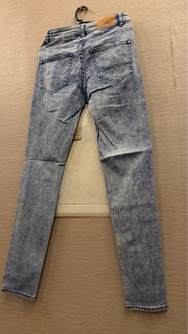 H&M skinny ripped jeans (Category: Jeans) located in Quezon City. Submitted by imcandycloset (Listing ID 1368669667, Image 3). Description: H&M skinny ripped jeans Size Eur34/Usa4 Light blue denim.