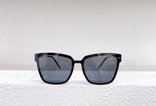(Category: ) located in . Submitted by sunglasses.versionsale (Listing ID 1368712992, Image 1). Description: .