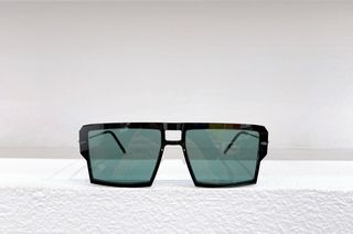 (Category: ) located in . Submitted by sunglasses.versionsale (Listing ID 1368713204, Image 1). Description: .
