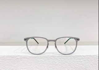 (Category: ) located in . Submitted by sunglasses.versionsale (Listing ID 1368672013, Image 1). Description: .