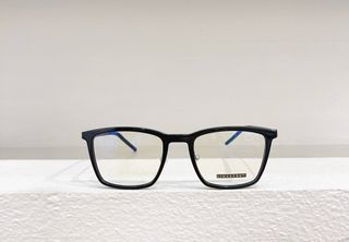 (Category: ) located in . Submitted by sunglasses.versionsale (Listing ID 1368675693, Image 1). Description: .