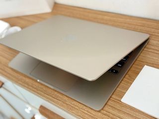 Macbook air m3 16/256 starlight