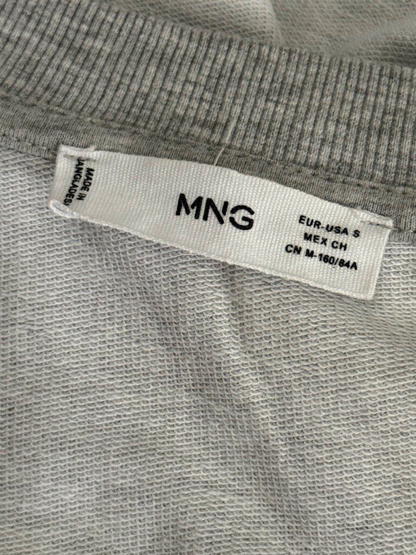 Mango Pullover - Size Small (Category: Longsleeves) located in Manila. Submitted by iwearclothingph (Listing ID 1368278684, Image 3). Description: Stretchable. Like new. Best for small-medium frames Model Height: 4'11" Model Size: B:32" W:26" H:36".