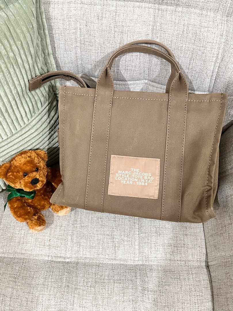 Marc Jacobs The Tote Bag Medium Canvas with shoulder strap Preloved Authentic (Category: Luxury Bags & Wallets) located in Manila. Submitted by luvforbagz (Listing ID 1368714425, Image 2). Description: 💯 Authentic with Marc Jacobs care card Army Green Well used, strap almost new made in vietnam only issue is the zipper puller dont have the small piece of cloth on it. this doesnt impact the functionality of the bag plus sf.