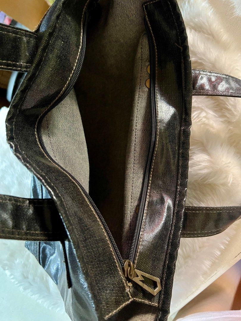 Marc Jacobs tote bag (Category: Tote Bags) located in Las Pinas. Submitted by iceedevclutter (Listing ID 1368676049, Image 2). Description: From jpn.