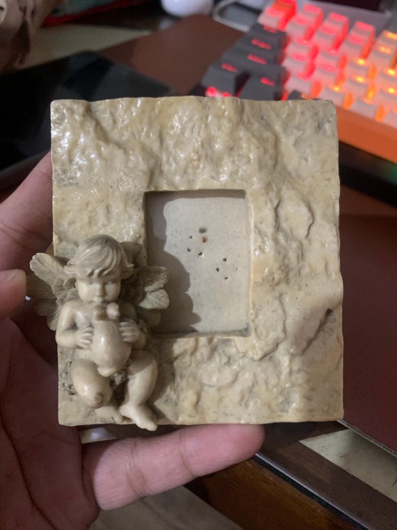 mini picture frame 3x3.5" (Category: Frames & Pictures) located in Marikina City. Submitted by theflos (Listing ID 1368713525, Image 1). Description: .