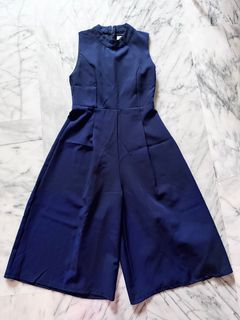 (Category: ) located in . Submitted by styledbypetite (Listing ID 1368655736, Image 1). Description: .