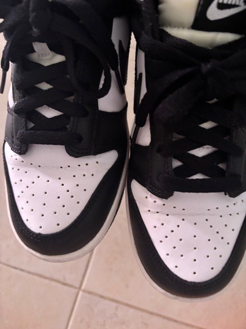 nike panda low dunks (Category: Sneakers) located in Singapore. Submitted by jalapenonuggets (Listing ID 1368649708, Image 3). Description: has slight crease on last pic can nego but no lowball doesn’t come w box, will clean before giving.