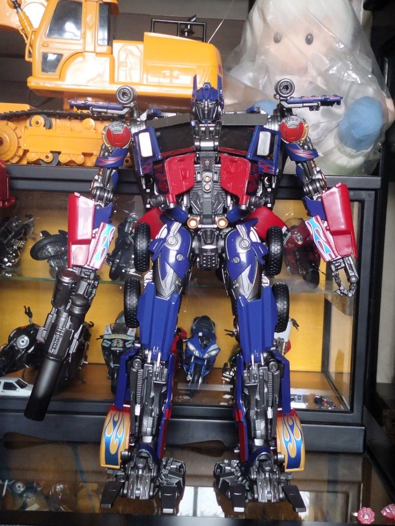 Optimus prime action figure (Category: Action & Battle Toys) located in Caloocan City. Submitted by m.hobby (Listing ID 1368669154, Image 1). Description: transformer " optimus prime " action figure * XP-14 * new and good condition BIB * transformable to truck * approx. 12 inches * with original art box and styrofoam * complete accesories * diecast / plastic * check pictures for item details location: bagbaguin caloocan city mop: gcash price: 320