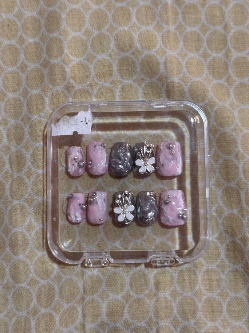 Pink and Gray Press-On Nails (M) (Category: Hands & Nails) located in San Juan City. Submitted by declutterbymicah (Listing ID 1368662602, Image 1). Description: 💌 INFO: - Pink and Gray Press-On Nails - Does not come with glue and file - Size Medium (M) - SF/Grab/Lalamove to be shouldered by buyer..