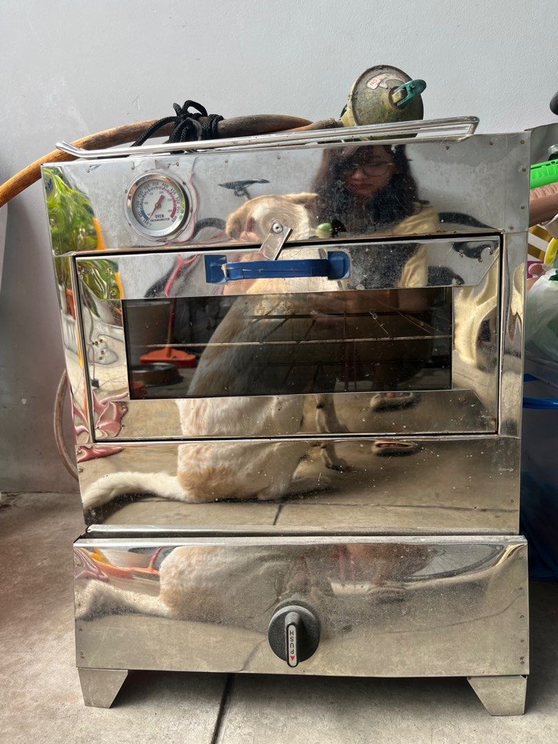 Pizza oven (Category: Ovens & Toasters) located in Marikina City. Submitted by totorotokyo (Listing ID 1368588586, Image 1). Description: Needs cleaning, no issues Rfs: declutter Loc: marikina.