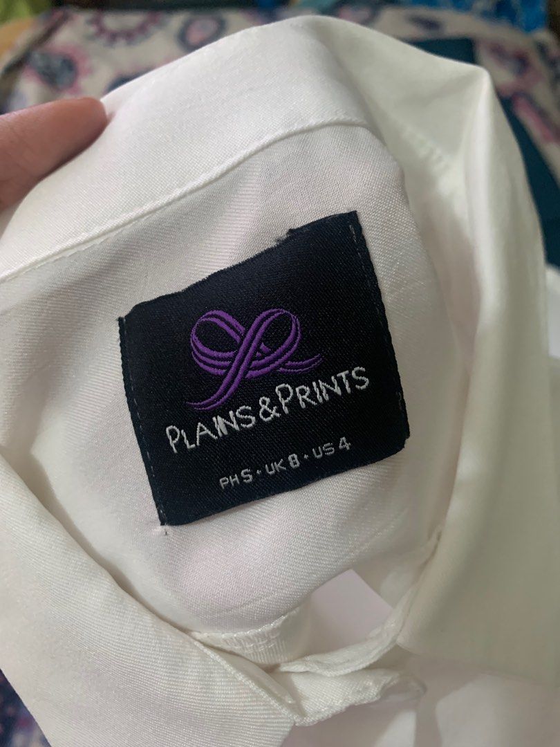 Plains and Prints white polo (Category: Sleeveless) located in Davao. Submitted by wornbycathy (Listing ID 1368652704, Image 3). Description: Plains and Prints white polo Size Small Liked new.