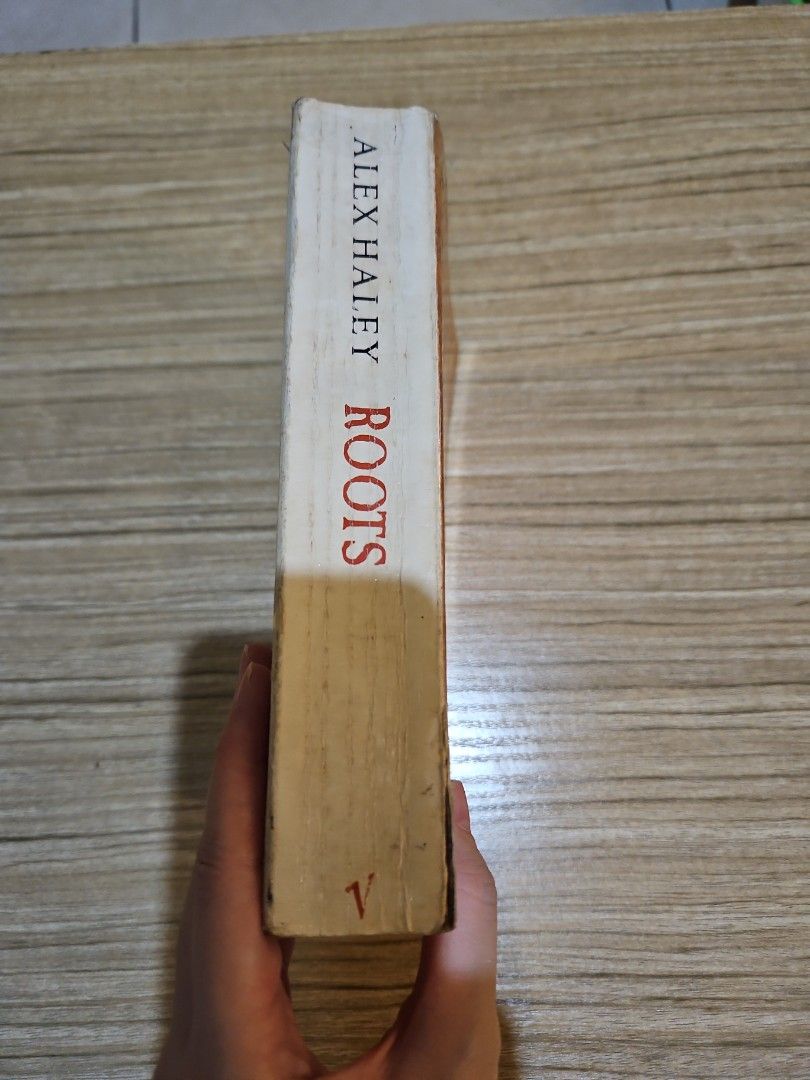 Roots by Alex Haley (Category: Storybooks) located in Makati City. Submitted by preloved.christine (Listing ID 1368666694, Image 2). Description: paperback.