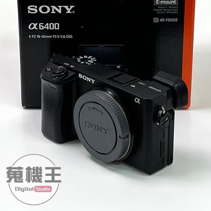 由 winson999888 (刊登 ID 1368693769，圖片 1) 提交，位於 台北市 (Taipei) 的 【蒐機王】Sony A6400 單機身 快門數 : 12274次【歡迎舊3C折抵購買】D3777-S (類別：相機)，說明：【商品貨號】D3777 【名稱】Sony A6400 單機身 快門數 : 12274次 公司貨 【顏色】黑色 【品相描述】外觀良好 【新舊程度】中古品 / 90%新 【保固狀態】店家責任保固七天 【配件說明】原廠盒裝、充電器、背帶、轉接插頭 【NCC認證碼】CCAO18LP0150T8 【BSMI商檢字號】D33021 【賣場管理代碼】03 -------------------------------------- 【商品狀態分級說明】 ● 100%新 = 全新未拆封新品 ● 95%新 = 機況如新品一般 ● 90%新 = 僅些許使用小痕跡 ● 85%新 = 外觀有較明顯痕跡 ● 80%新 = 外觀較重的使用痕跡 ● 70%新 = 商品瑕疵或功能