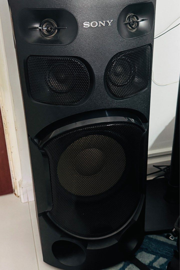 Sony MHC-V41D all in one audio system (Category: Soundbars, Speakers & Amplifiers) located in Singapore. Submitted by stevenrey (Listing ID 1368747234, Image 1). Description: Bought from other seller but didn’t get to use much. Nice all in one system with great radio reception. Good bass and stereo. Can deliver to your place with a small fee as well. .
