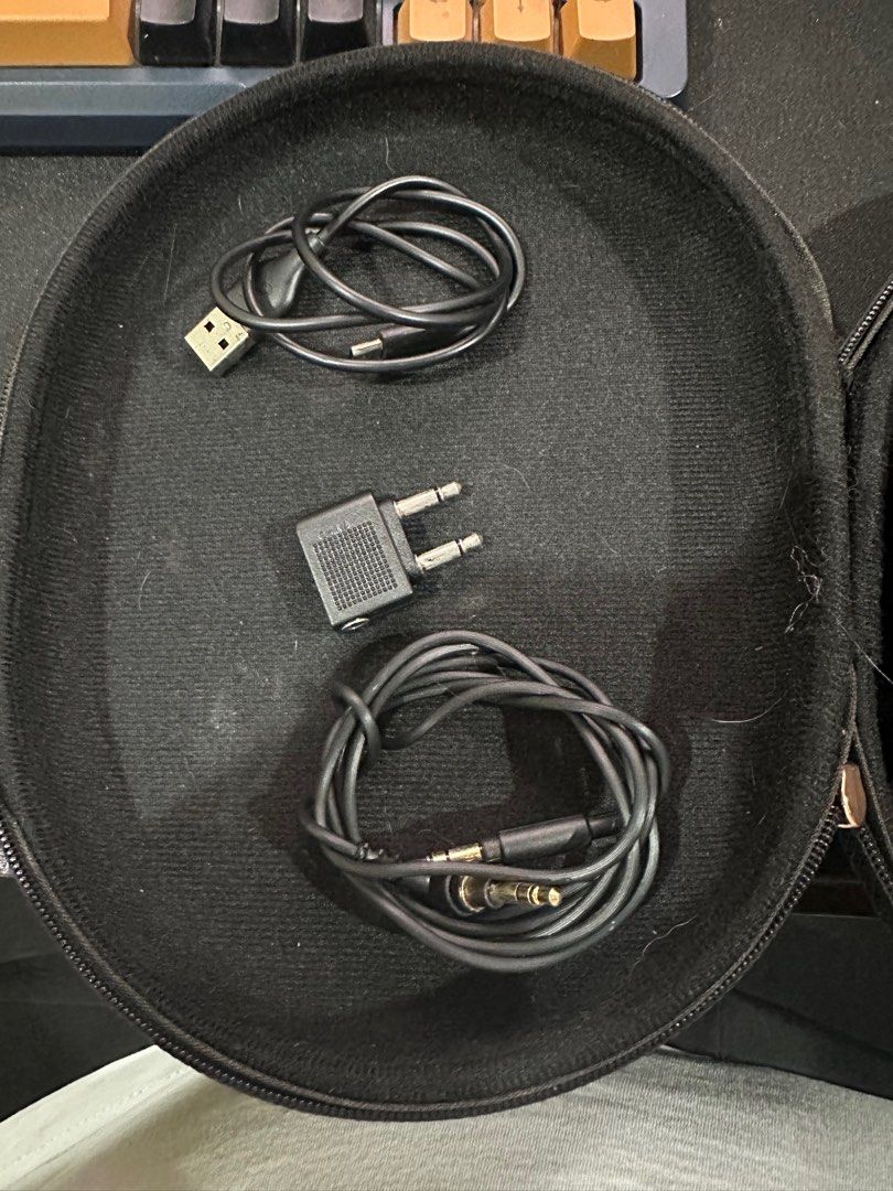 Sony WH1000XM3 Headphones (Category: Headphones & Headsets) located in Paranaque City. Submitted by chubaka101 (Listing ID 1368742210, Image 1). Description: My preloved MX3 headphones With case With AUX chord With Airplane Jack With charger(i dont remember if its the original or not) Headphones are working wonderfully but some ware on the earmuffs, replacement earmuffs can be found in s h o p e e for three Hundred twenty Four pesos..