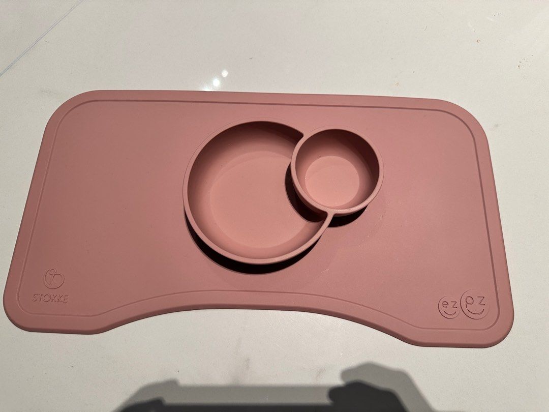 Stokke EzPz bowl (Category: Kids' Tables & Chairs) located in Singapore. Submitted by francios (Listing ID 1368635728, Image 1). Description: Used less than 5 times as my baby preferred other bowls. Like new. Offer for quick deals. .