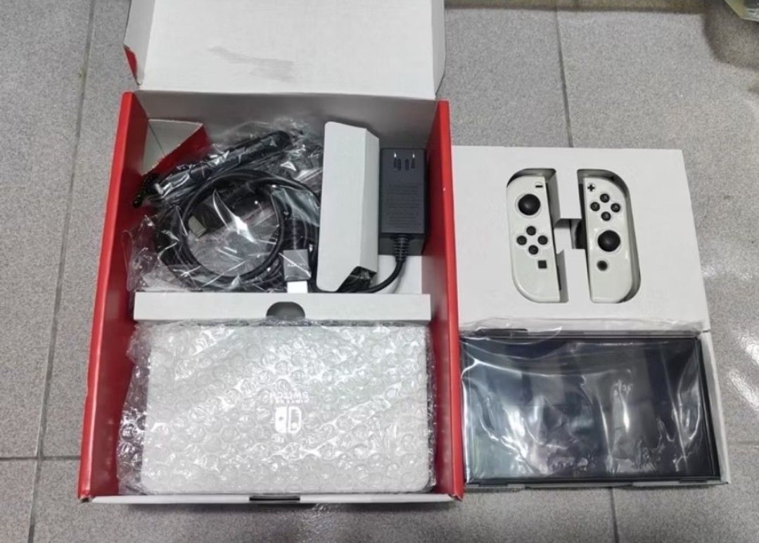 由 a0901054778 (刊登 ID 1368657496，圖片 2) 提交，位於 新北市 (New Taipei) 的 Switch oled 二手九成新 (類別：Nintendo 任天堂)，說明：#switch #oled #任天堂 #Nintendo。