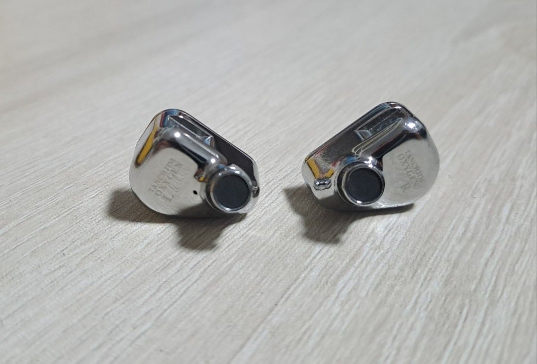 Tanhjim Oxygen (Category: Earphones) located in Singapore. Submitted by catdampawshaker123 (Listing ID 1368734470, Image 2). Description: Just the unit itself. If getting, just note that the 2 pins for the wire need to be longer than usual. A pretty old set but a good DD iem nonetheless. Great staging and imaging for the price and the detail and texture on it is great. Not very bassy but good quality. One of the better rendition of harman/bright 