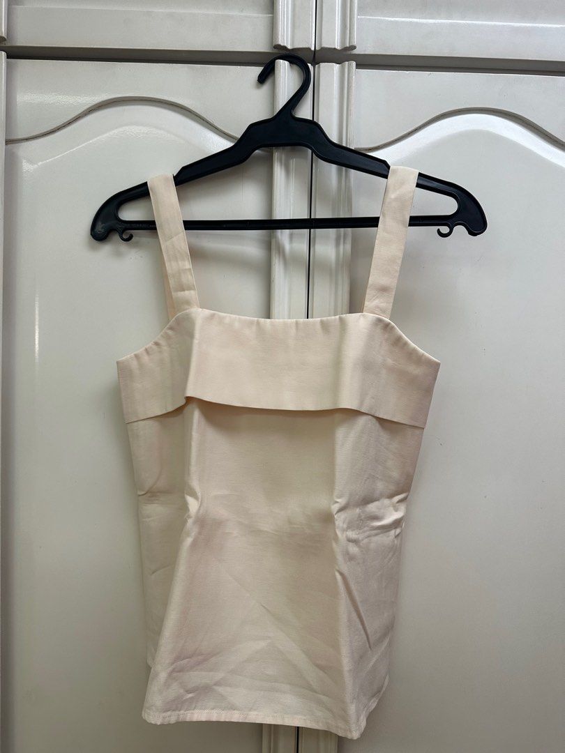 The Willow Label cream sleeveless top (Category: Blouses) located in Quezon City. Submitted by clutteredbunny (Listing ID 1368687796, Image 1). Description: - very good condition ✨ - used only once - rfs: too small on me.