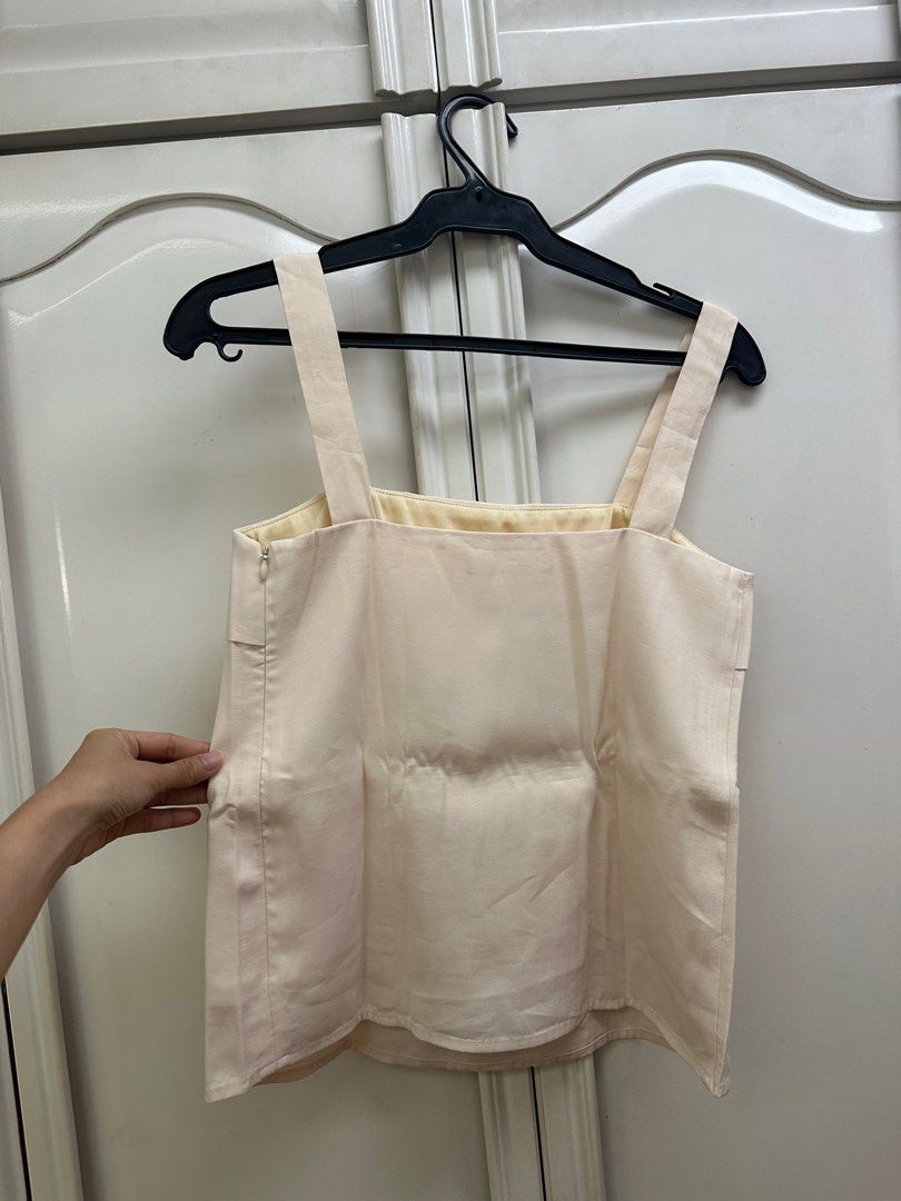 The Willow Label cream sleeveless top (Category: Blouses) located in Quezon City. Submitted by clutteredbunny (Listing ID 1368687796, Image 2). Description: - very good condition ✨ - used only once - rfs: too small on me.