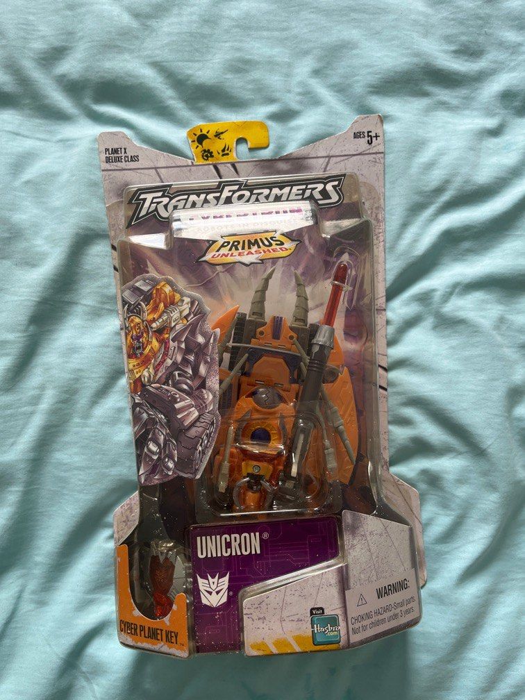 Transformers Cybertron Unicron (Category: Toy Figures) located in Singapore. Submitted by lin.ruchuan (Listing ID 1368614897, Image 1). Description: Selling a brand new Transformers Cybertron Unicron figure. Still in original packaging and never opened—perfect for collectors or fans of the Transformers universe..