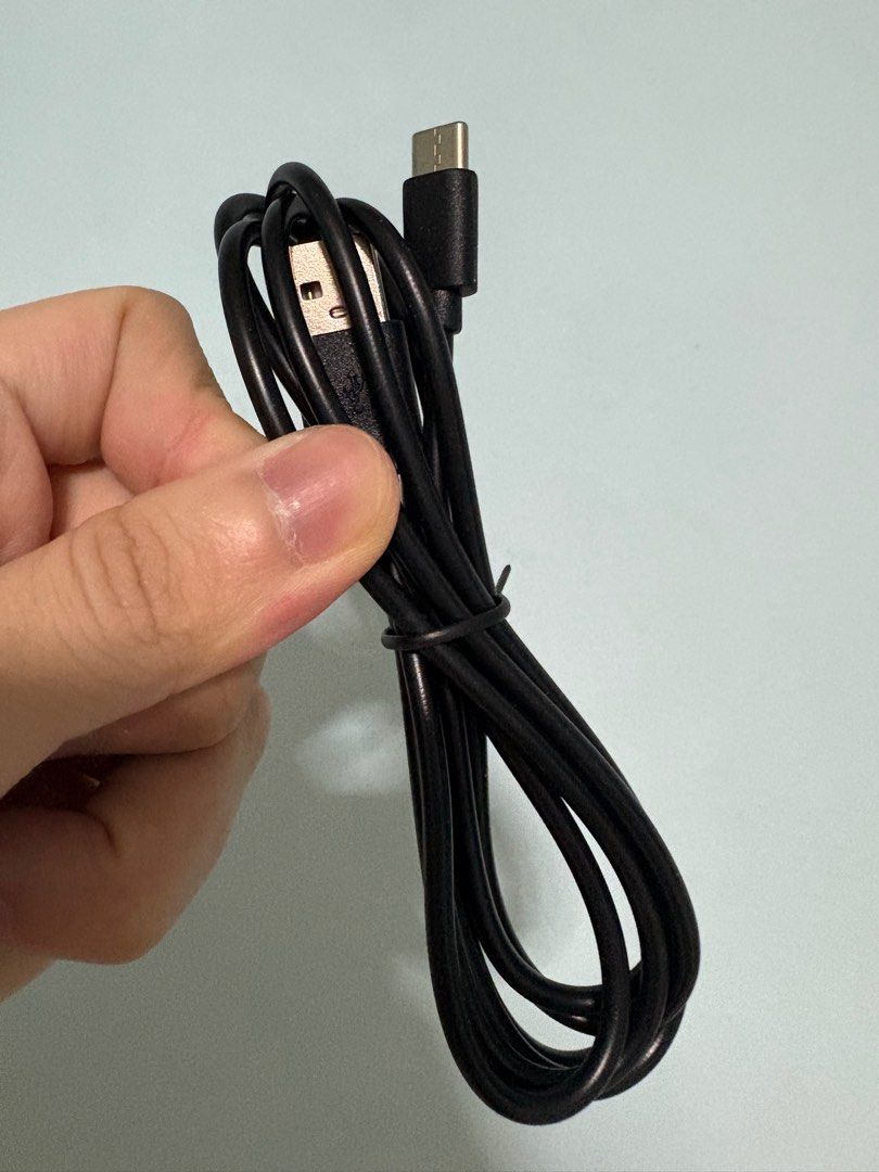 Type C cable (Category: Cables & Adaptors) located in Singapore. Submitted by itsglen (Listing ID 1368758491, Image 1). Description: Selling 1 at $5, 2 at $8.