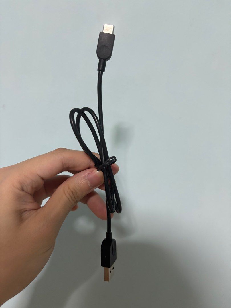 Type C cable (Category: Cables & Adaptors) located in Singapore. Submitted by itsglen (Listing ID 1368758491, Image 2). Description: Selling 1 at $5, 2 at $8.