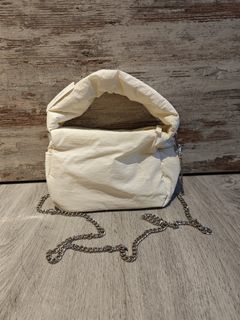 (Category: ) located in . Submitted by ocaylah (Listing ID 1368647354, Image 1). Description: .