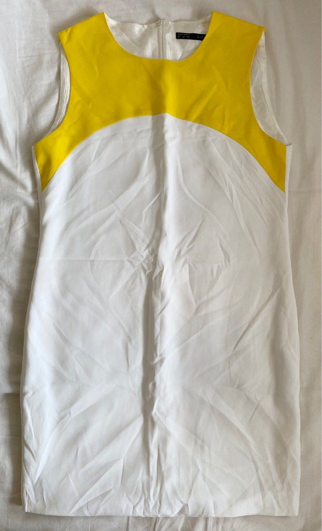 Zara Dress US Size 6 (Category: Dresses) located in Pasay City. Submitted by Declutter_Cha (Listing ID 1368606278, Image 3). Description: Used 2x then stored Knee Length for a 5’2.