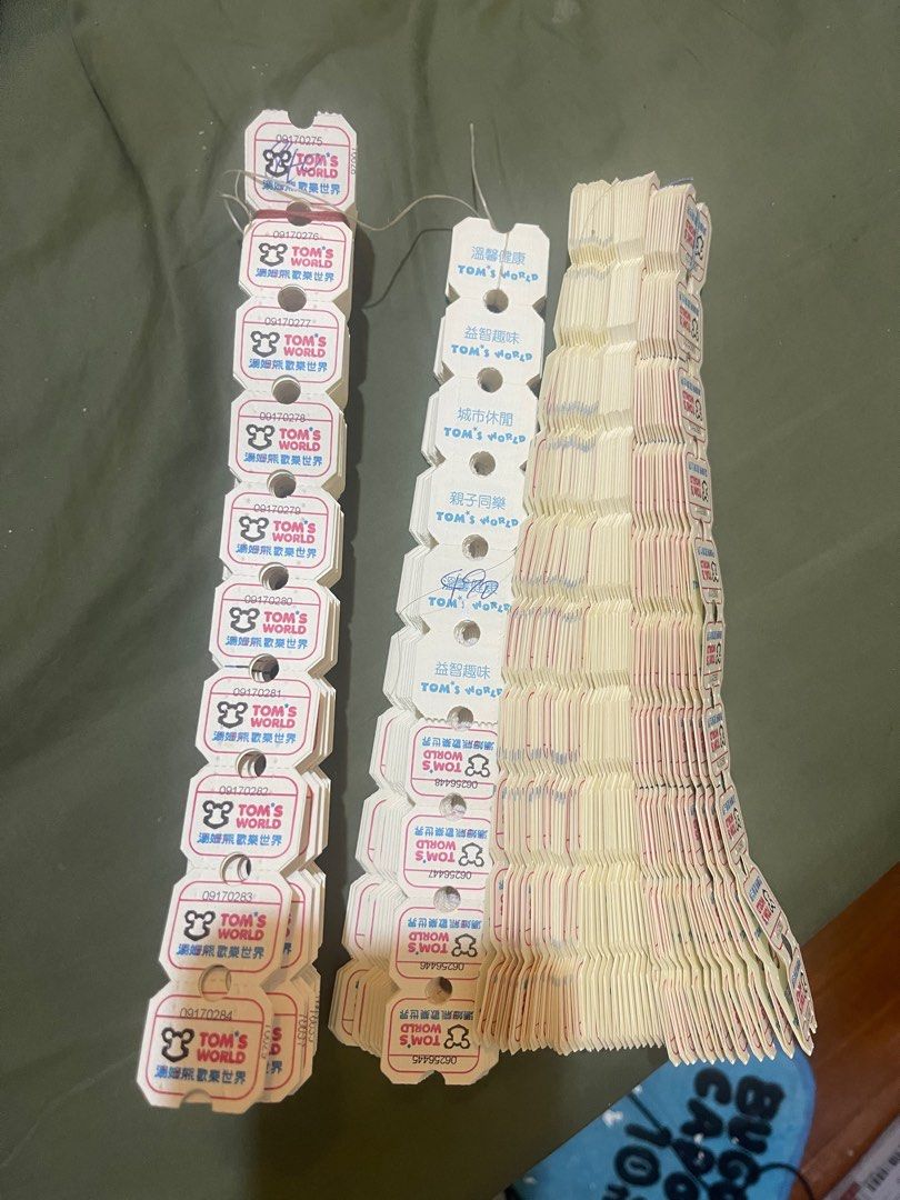 由 xinxinlove (刊登 ID 1368831154，圖片 1) 提交，位於 高雄市 (Kaohsiung) 的 湯姆熊實體彩票2400張 (類別：活動門票)，說明：實體彩票2400張 台南北區可自取 可至湯姆熊樂園使用 也可換成孩子喜歡玩的樂園門票。 ⚠️有可能不會剛好是一整條 有時候會有散張，很介意請勿下單。