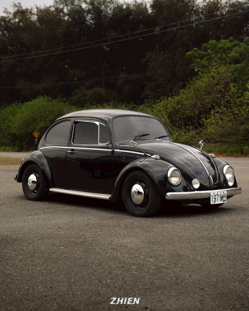 由 mr.metalmob (刊登 ID 1368907517，圖片 1) 提交，位於 台南市 (Tainan) 的 【出售】1971 VW 金龜車 Beetle｜1835直噴猛獸｜台南 (類別：汽車出售)，說明：【出售】1971 VW 金龜車 Beetle｜1835直噴猛獸｜台南 經典德味 x 現代改裝，這台1971年的金龜車，不只是代步工具，而是一台有靈魂、有聲浪的老鐵！ 車輛特色： • 改裝1835cc 四喉直噴引擎：動力瞬間升級，聲浪渾厚，駕馭樂趣十足 • 高低軟硬可調式避震器 + 降低車身：操控更穩、姿態更帥 • 前輪升級碟煞：安全制動，煞得住才敢快 • VINTAGE SPEED 高流量白鐵排氣管：阿堂出品，聲音質感一流 • 底盤防撞底漆 + 隔音防鏽處理：細節到位，長期收藏沒問題 • 狼堡標誌、古典天鵝勁後照鏡、經典半月方向盤：細節滿滿，老味濃郁 • 手排快排系統：換檔爽快、檔位明確，新手也上手 • 外掛冷氣、加大油底殼、散熱片、加厚散熱裝置：夏天開也沒在怕，穩穩跑 小提醒