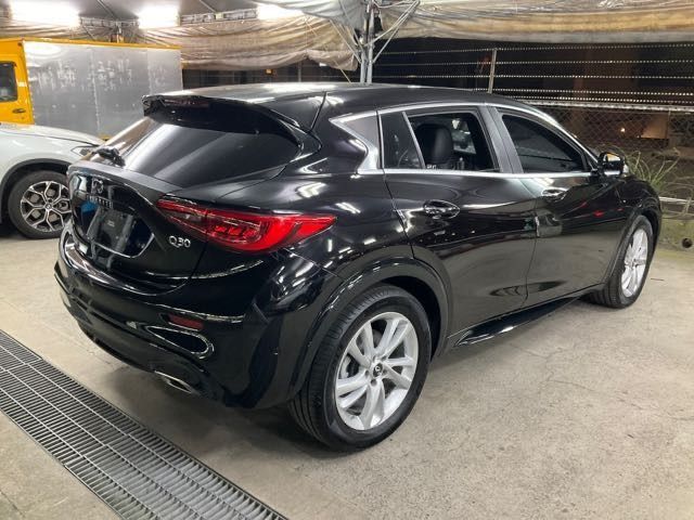 由 a779573339957 (刊登 ID 1368832873，圖片 2) 提交，位於 新北市 (New Taipei) 的 2016 INFINITI Q30 風尚版 1.6L 10.7萬公里 NT$340,000 (類別：汽車出售)，說明：有第三方認證，無待修、無泡水、無事故、三大保固 LINE:PT0974 #汽車#中古車#新車#原廠#代理商#貿易商#新古車#買車#賣車#五股#新北市#台北市#桃園市#換車。