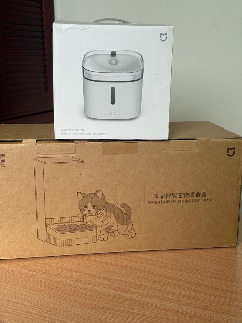 由 puffer010940561 (刊登 ID 1368860961，圖片 1) 提交，位於 台北市 (Taipei) 的 小米寵物餵食機+飲水機 (類別：寵物及其他)，說明：陸版，因為貓咪被女友接走用不到故出售 餵食機單買800 飲水機單買400 售出不退換 可議價。